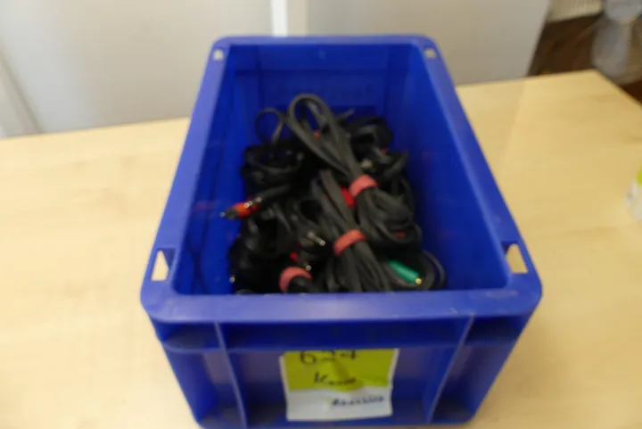 Konvolut Kabel Umfant: nur der Inhalt, ohne Kiste